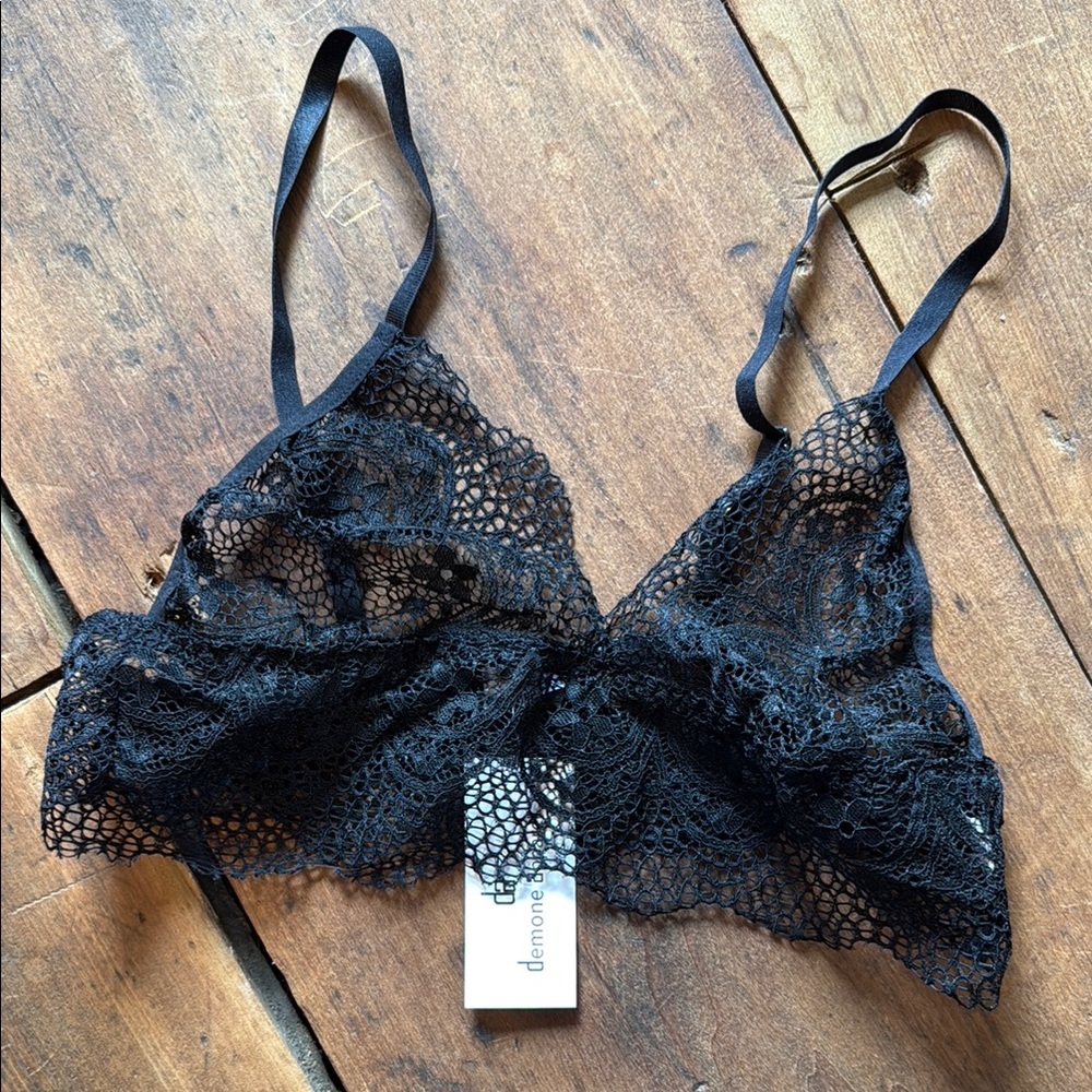 Black Lace Bralette with Adjustable Straps and Scalloped Trim